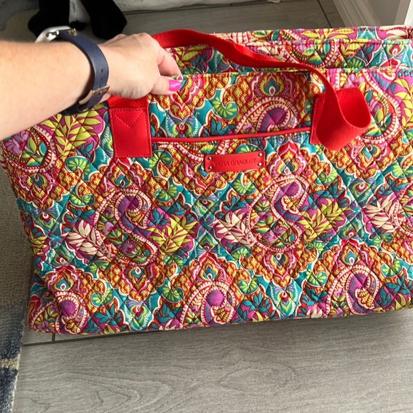 Vera Bradley travel bag - Picture 1 of 9